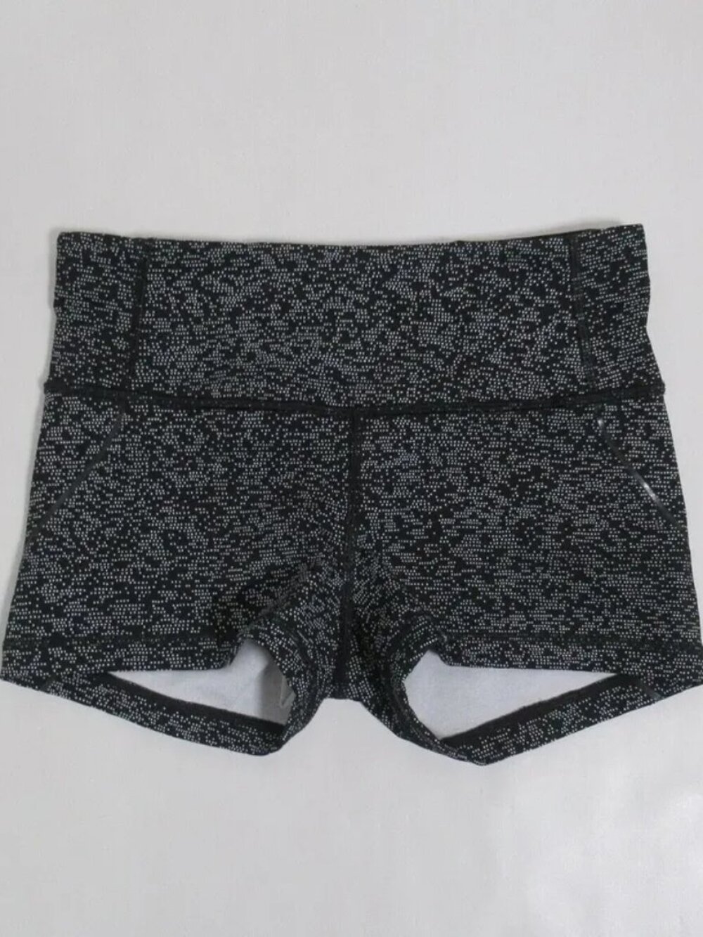 Lululemon Women's Quick Pace Short (2.5") Soundwave White Black / Black Size 8